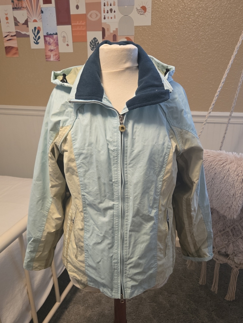 Women’s Light Blue and Cream Hooded Ski Jacket - Lightweight Snow Coat